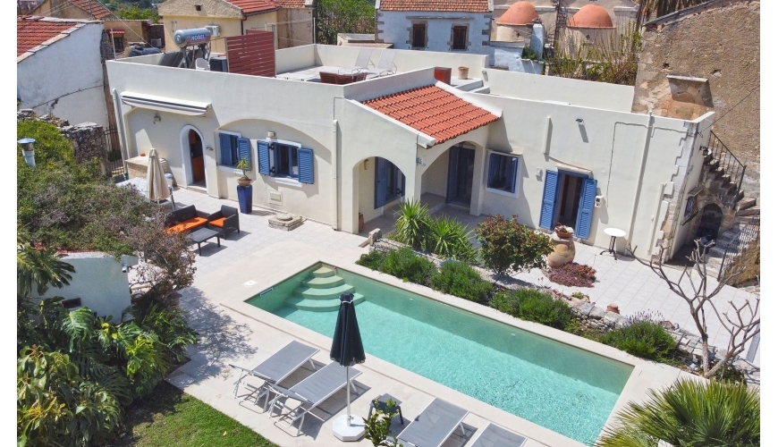 DC-1007 Renovated Villa and Guest House - with  a pool, in Gavalohori €475,000