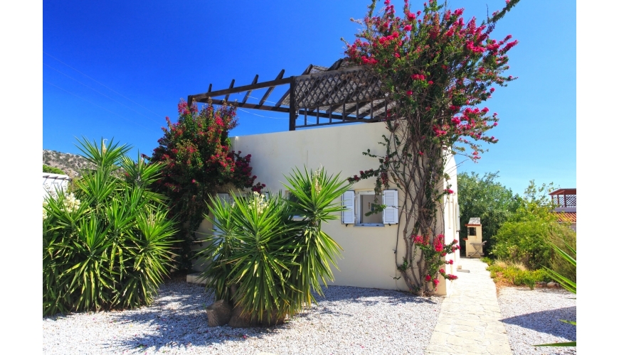 DC-1073 Two Bed Villa With Shared Pool in Drapanos €175,000